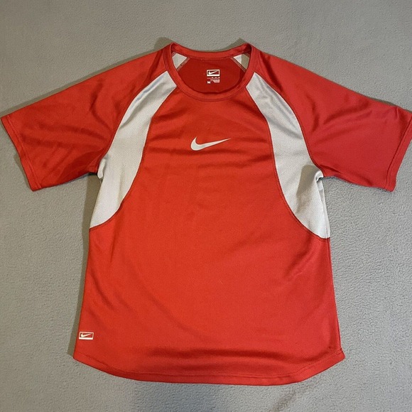 Vintage Nike Performance Shirt Mens Medium Red Short Sleeve‎ Center Swoosh - Picture 1 of 7